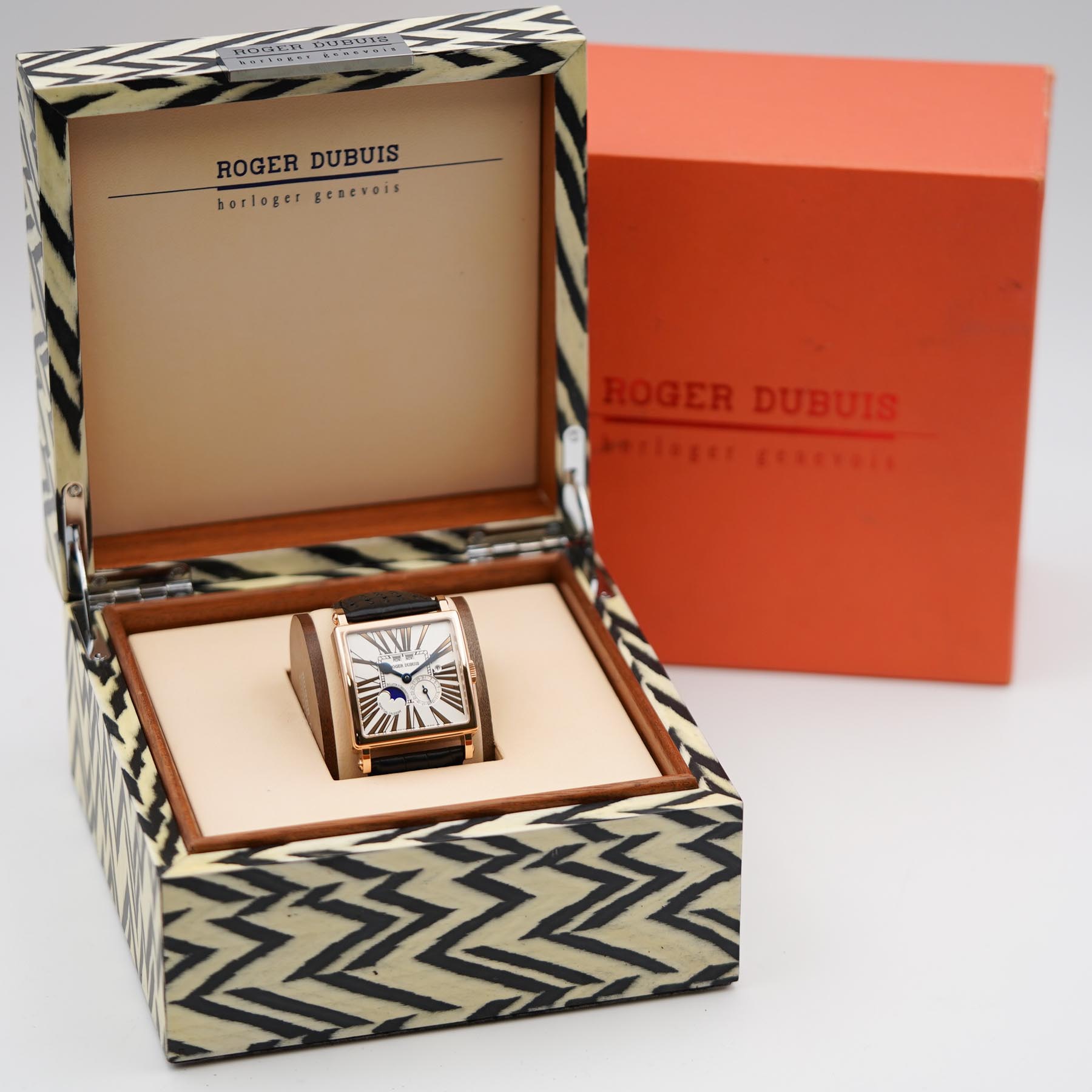 Roger Dubuis Golden Square Perpetual Calendar Limited 28