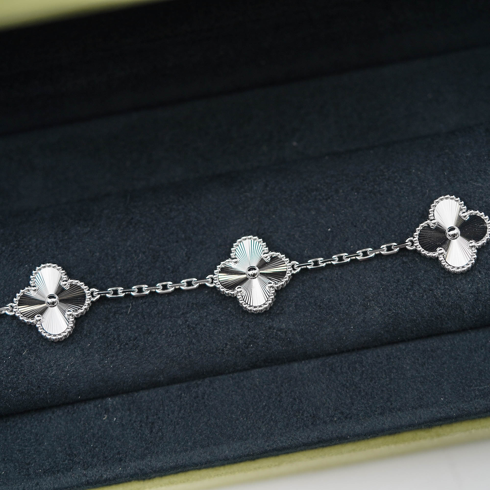 Van Cleef & Arpels Vintage Alhambra bracelet, 5 motifs