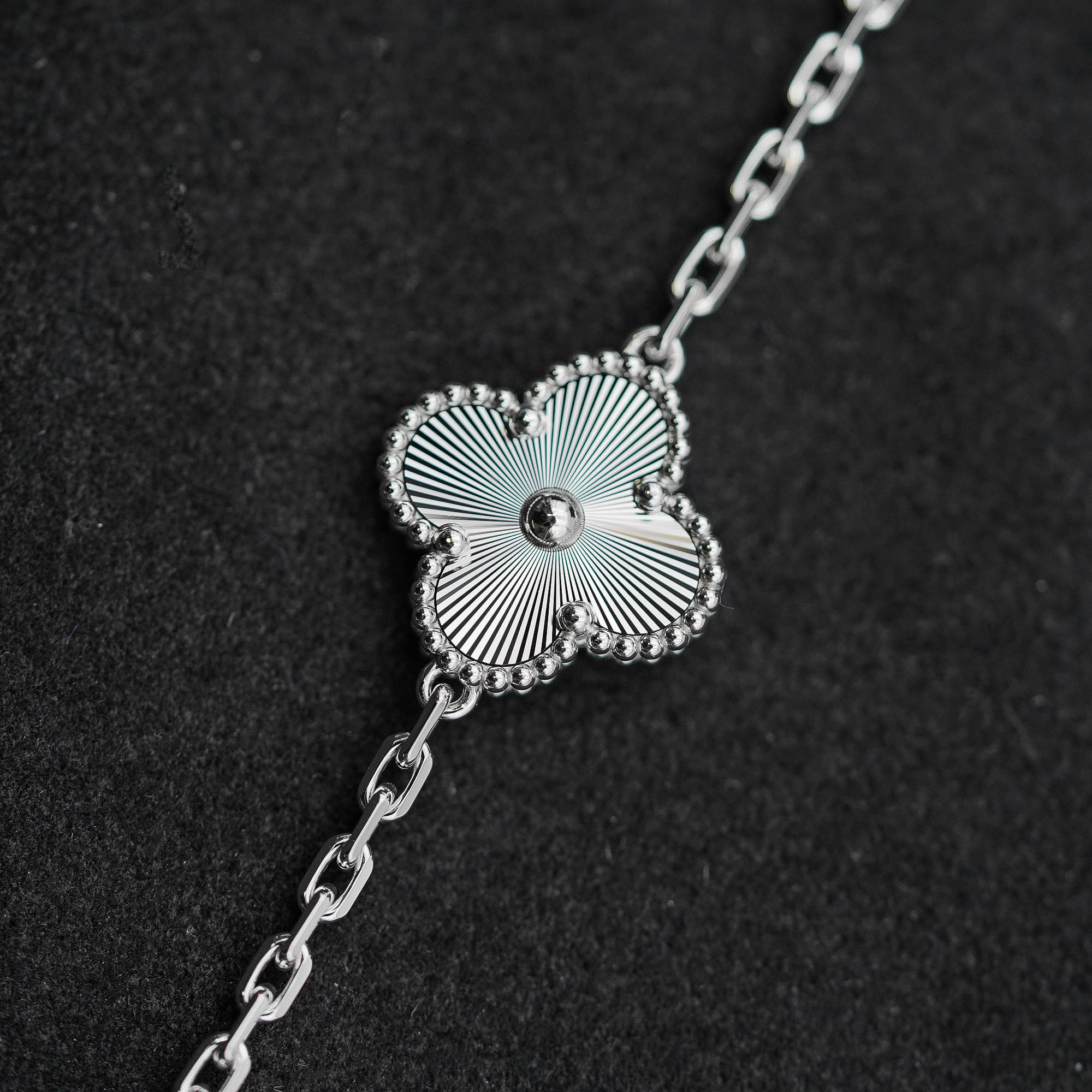 Van Cleef & Arpels Vintage Alhambra bracelet, 5 motifs