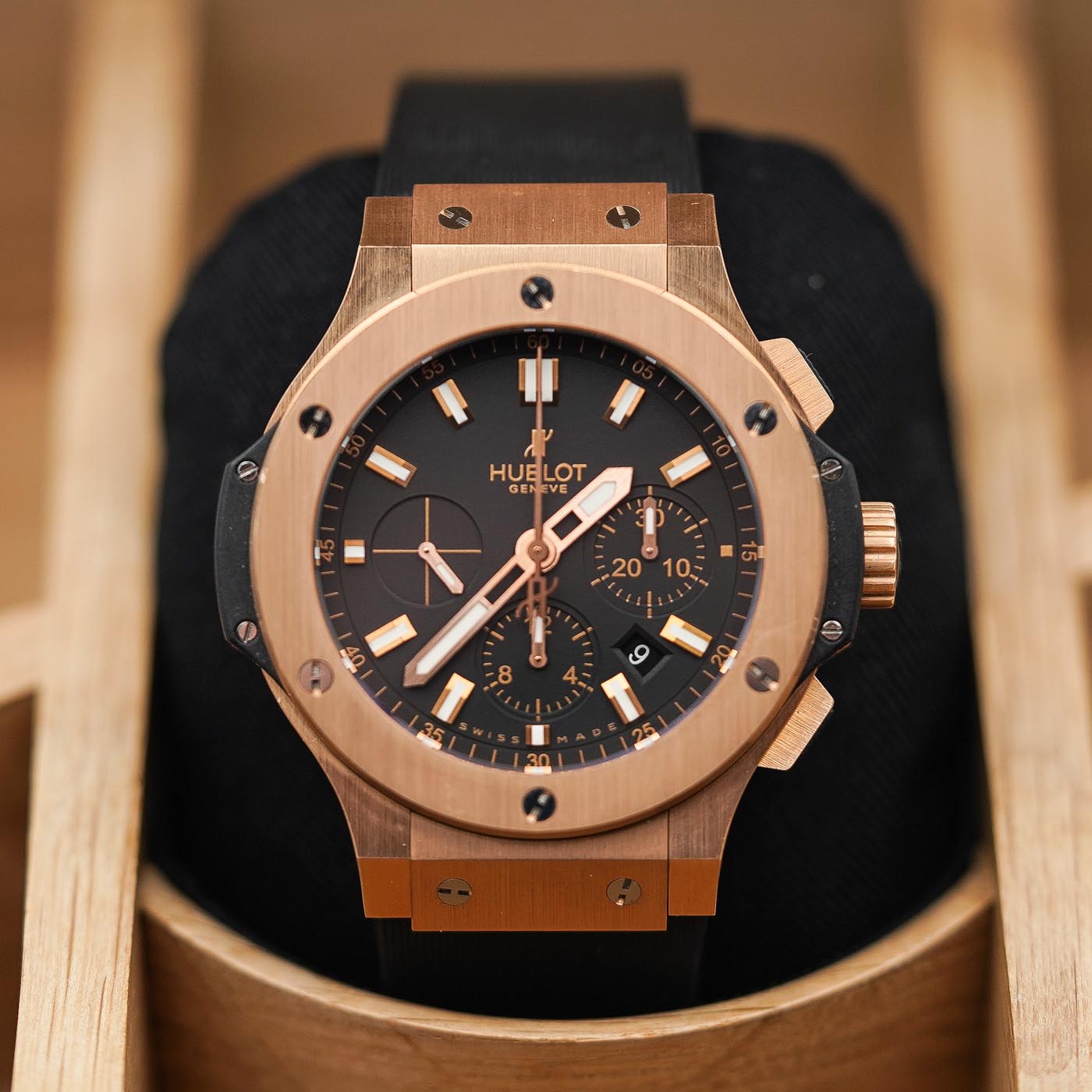 Hublot Big Bang 44 Gold