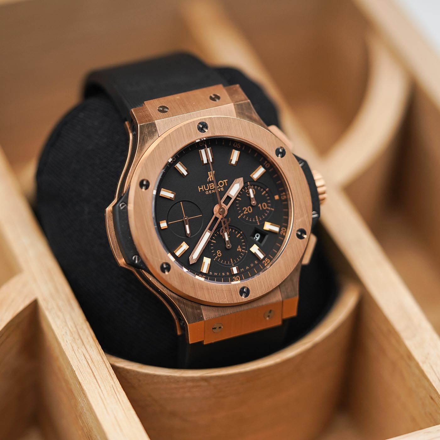 Hublot Big Bang 44 Gold