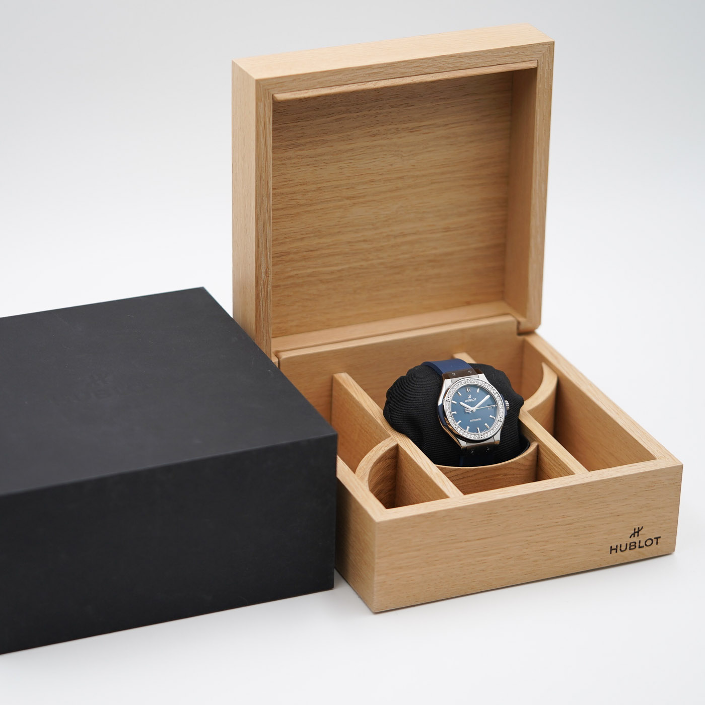 Hublot Classic Fusion 38 Diamonds