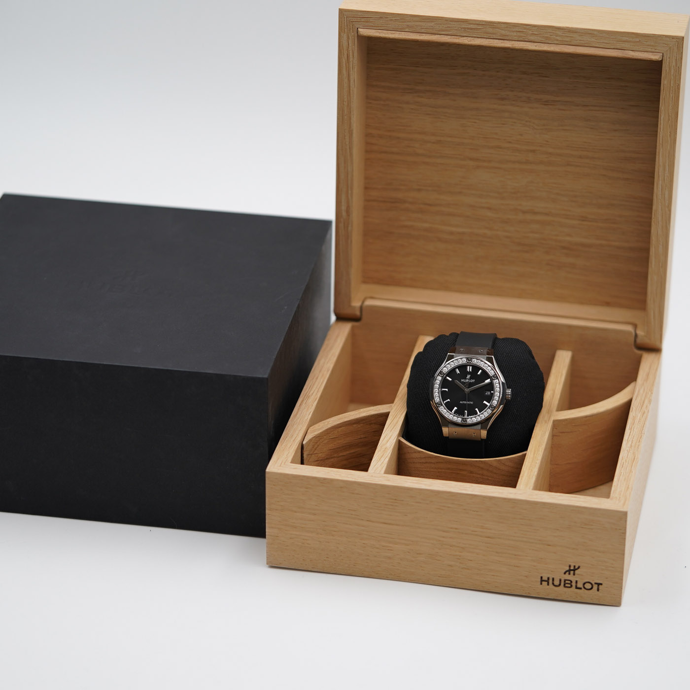 Hublot Classic Fusion 33 Titanium Diamonds