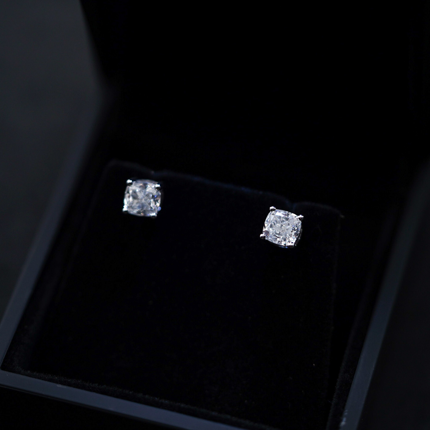 Jewellery Cushion Diamond 2ct Solitare Stud