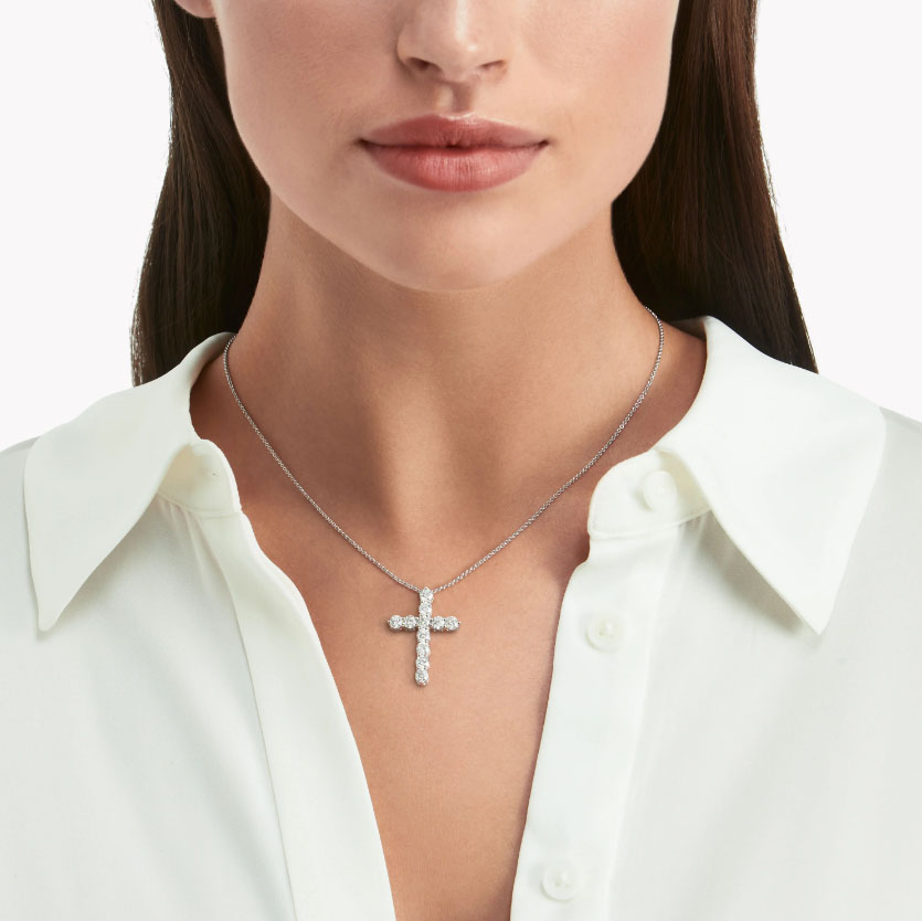 Graff Round Diamond Cross Medium Pendant