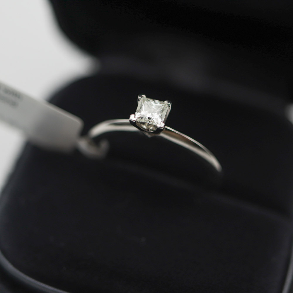 Tiffany & Co. Engagement Ring in Platinum