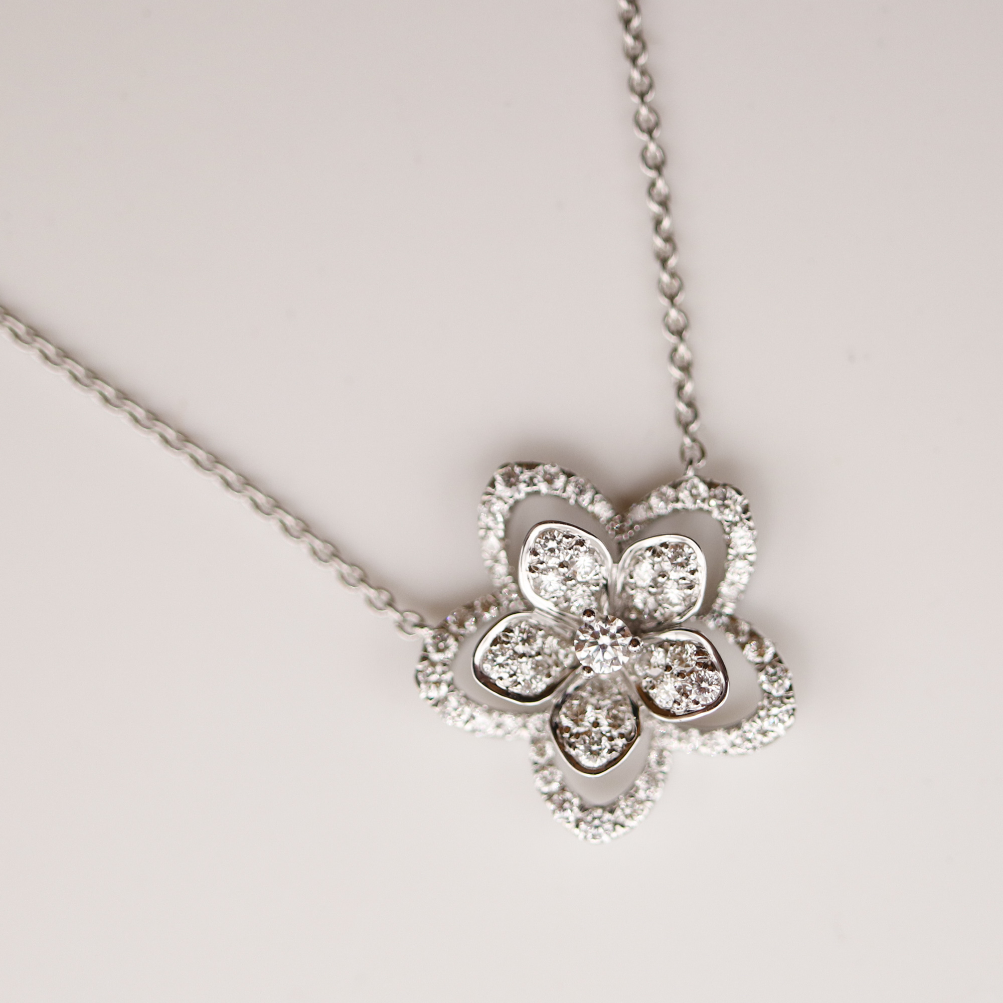 Wild Flower Diamond Pendant Necklace | Graff | RGP775