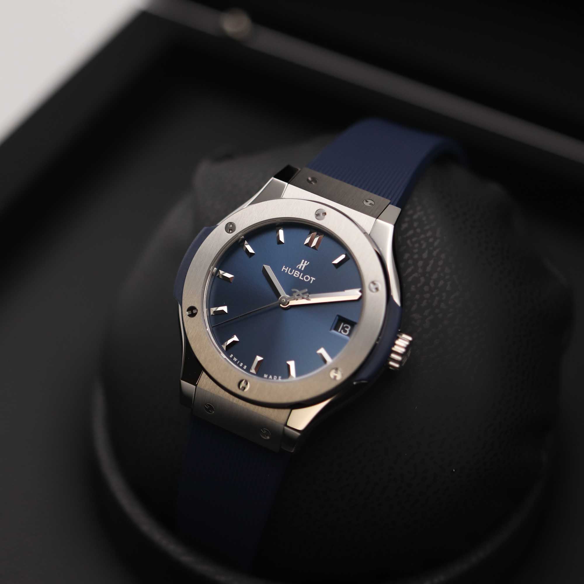 Hublot Classic Fusion 33 Titanium