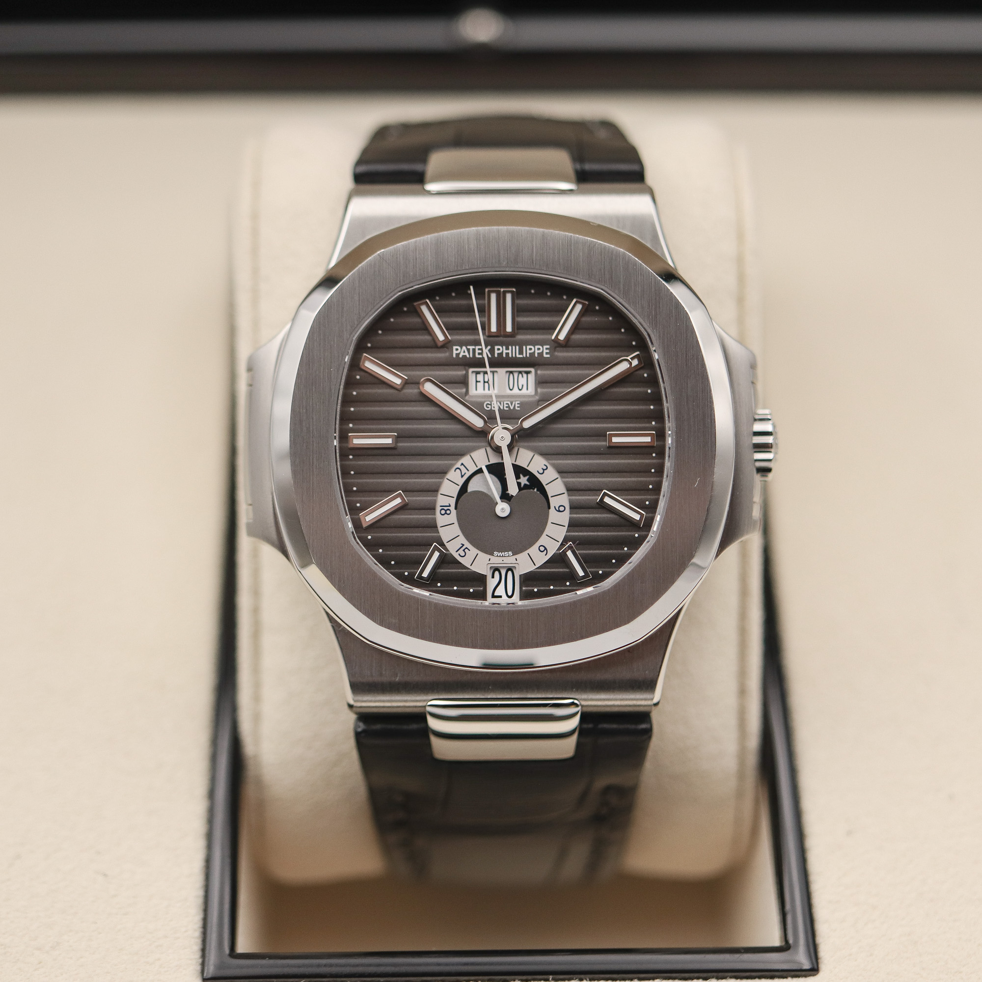 Nautilus Annual Calendar Patek Philippe 5726A 001