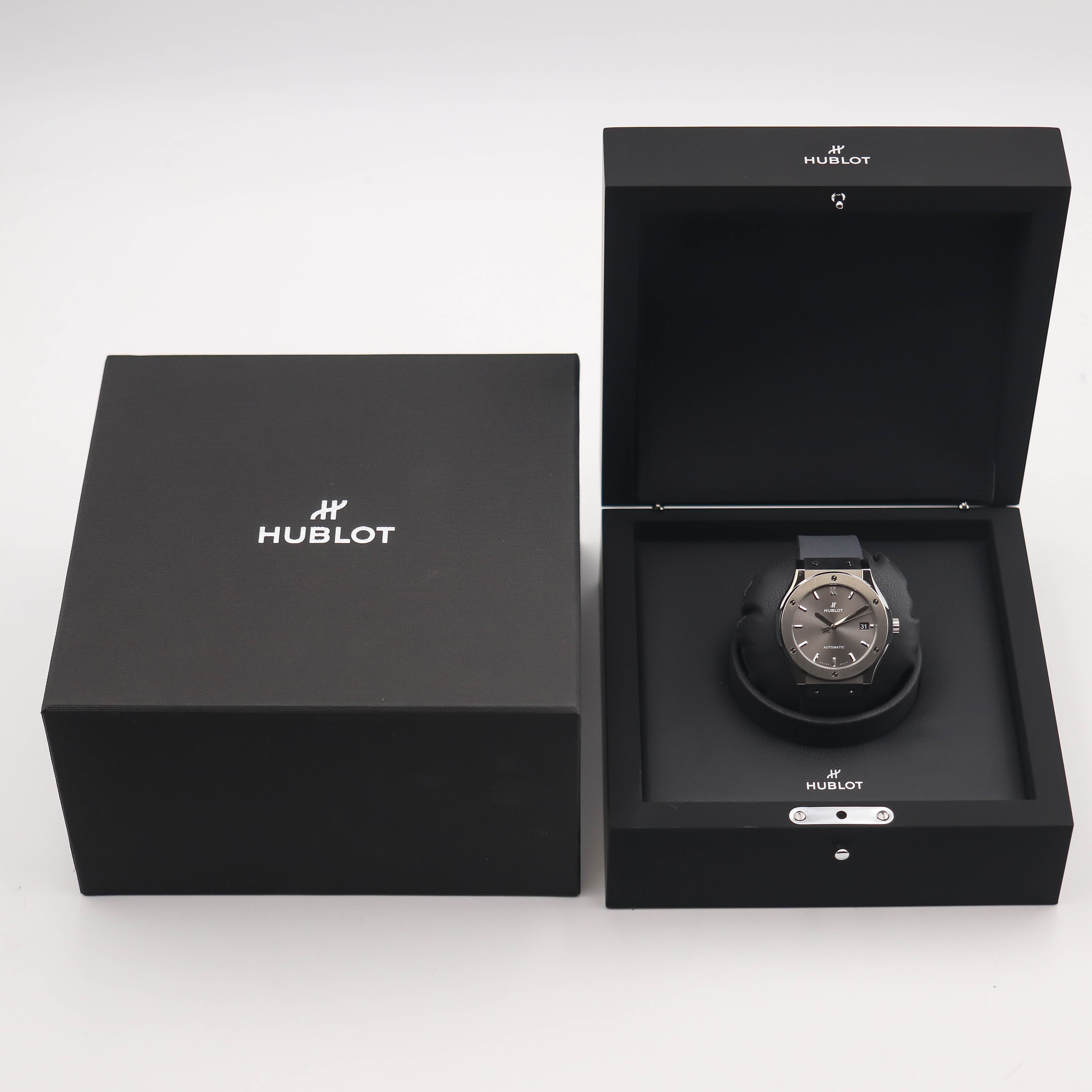 Hublot Classic Fusion 45 Racing Grey Titanium