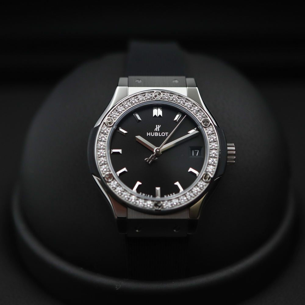 Hublot Classic Fusion 33 Titanium Diamonds