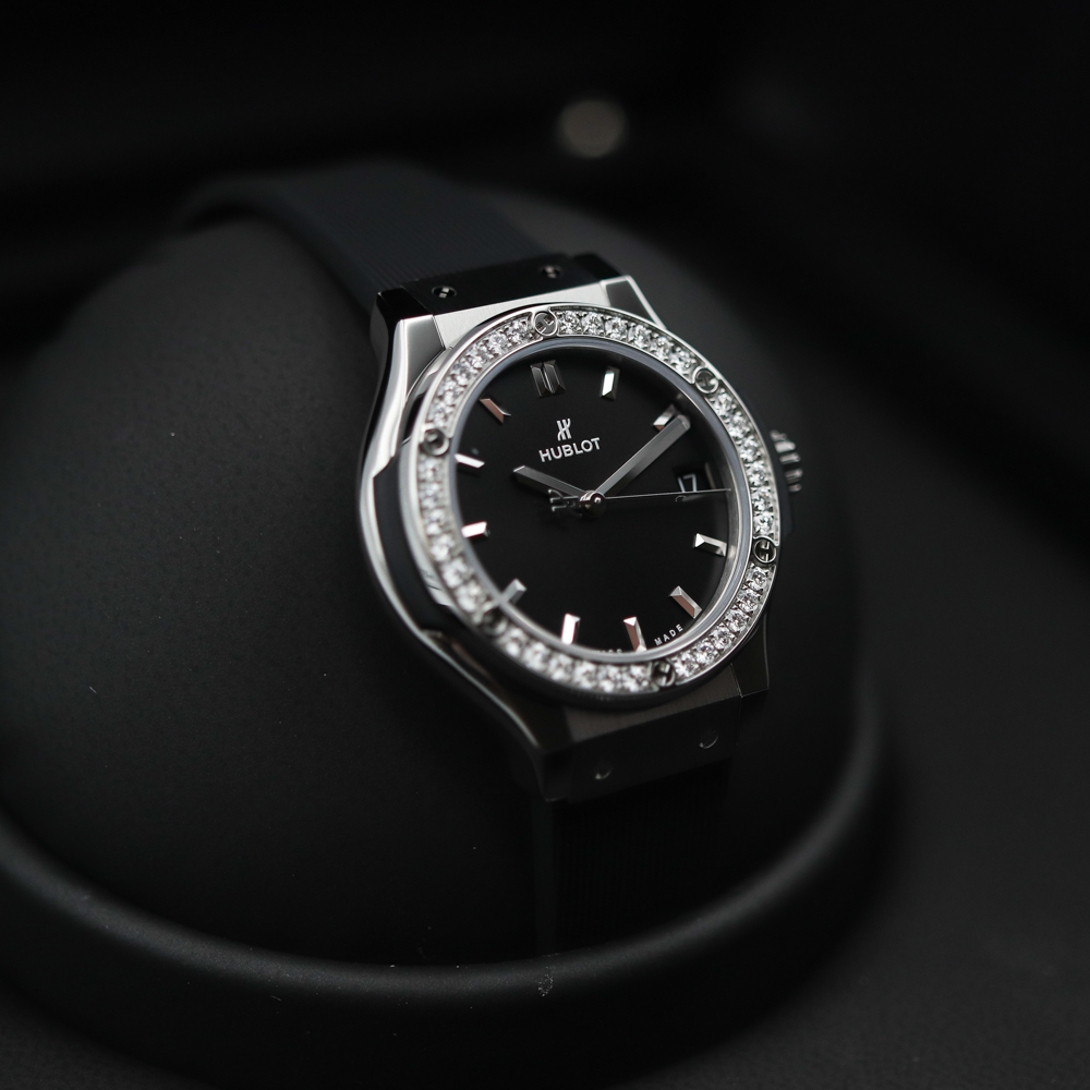 Hublot Classic Fusion 33 Titanium Diamonds