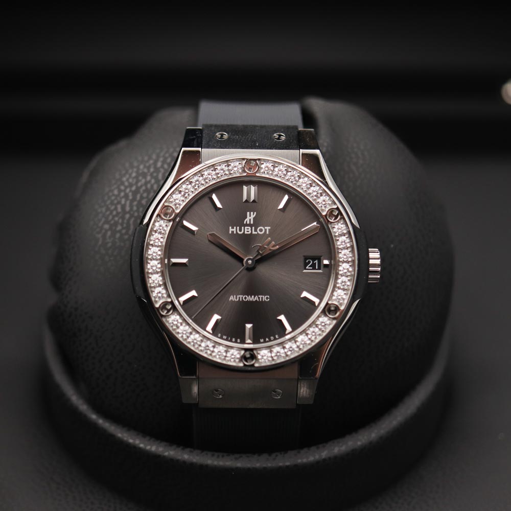 Hublot Classic Fusion 38 Titanium