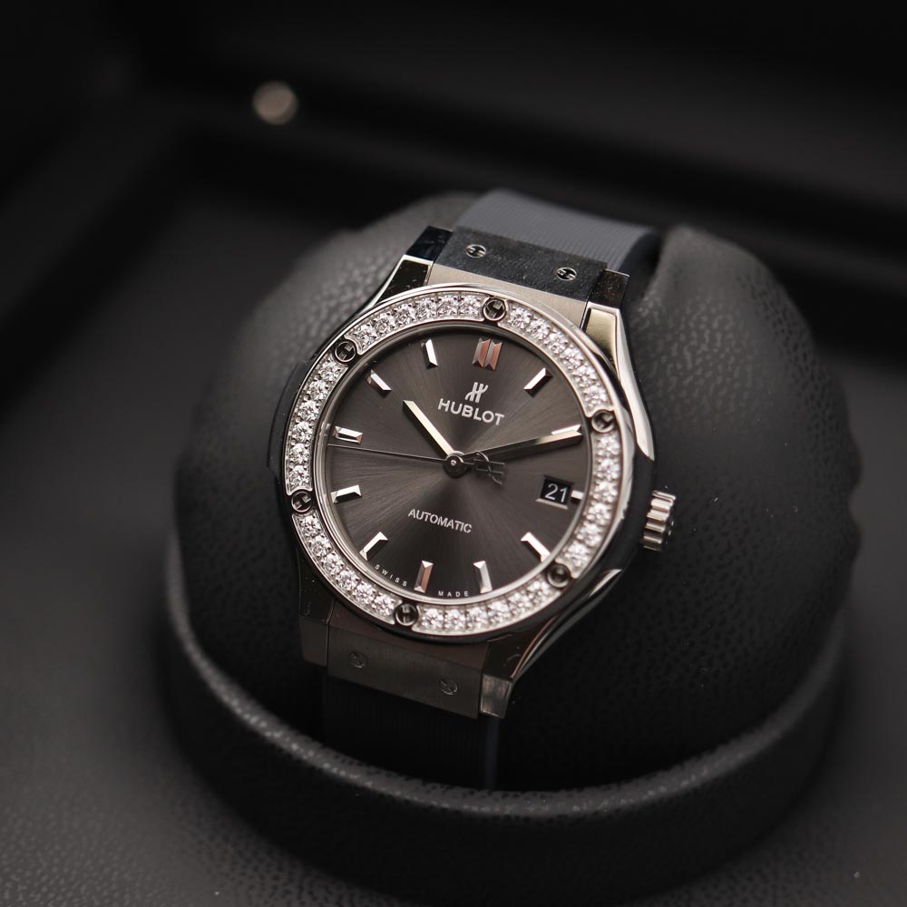 Hublot Classic Fusion 38 Titanium